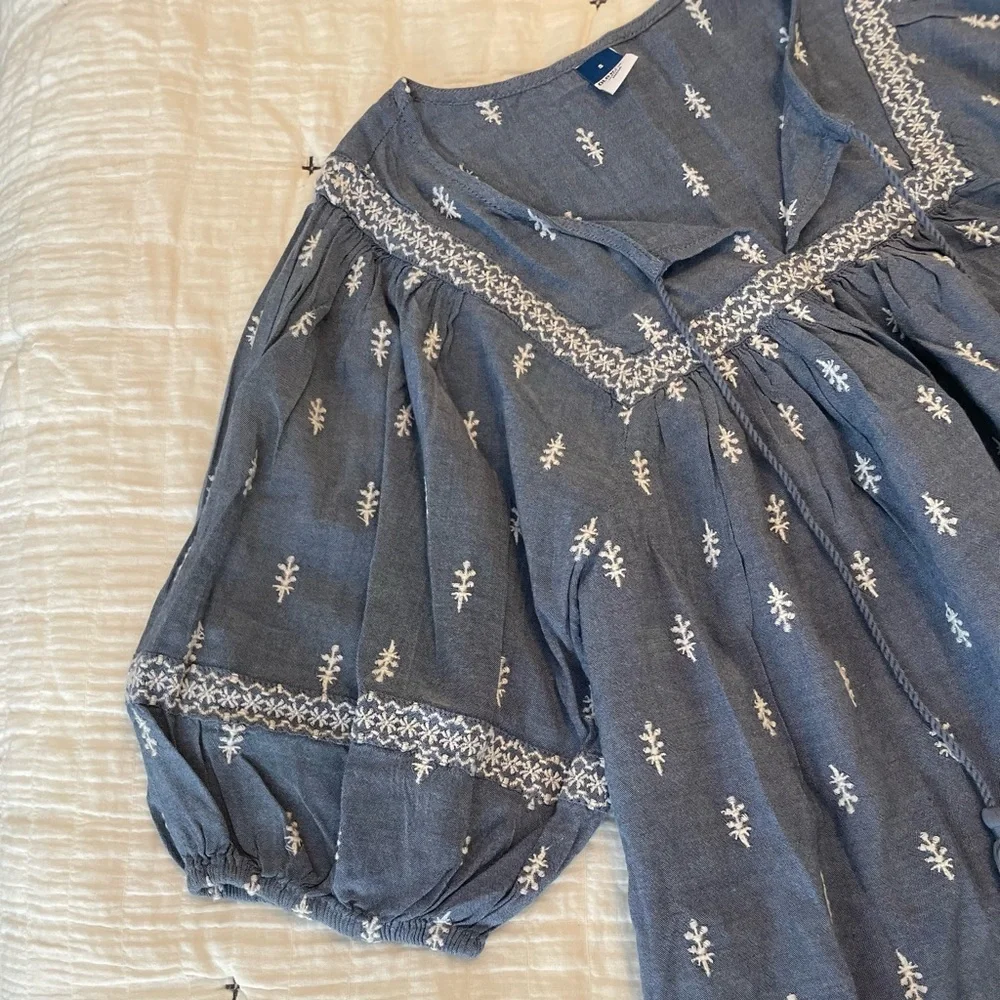 OLD NAVY Puffed-Sleeve Embroidered Poet Swing Blouse Size S NWT